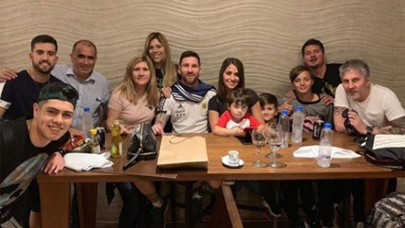 Antonela tildó de viejito a Messi: el festejo íntimo de La Pulga en la concentración de la Selección