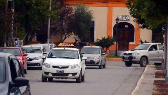 Viajar en Plottier es un lujo: el taxi aumentó un 28