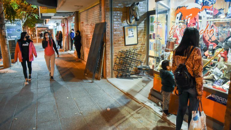 Comerciantes proponen eliminar restricciones horarias y beneficios para quienes abran de noche