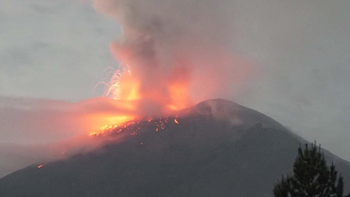 cerraron aeropuertos de mexico por una explosion en el volcan popocatepetl cerraron aeropuertos de mexico por una explosion en el volcan popocatepetl