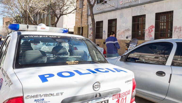 Pibes robaron los ahorros a la familia de otro alumno