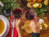 El consumo excesivo y crónico de alcohol provoca una pérdida de apetito.