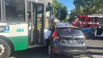 buenos aires: violento choque entre un colectivo y un auto dejo 25 heridos buenos aires: violento choque entre un colectivo y un auto dejo 25 heridos