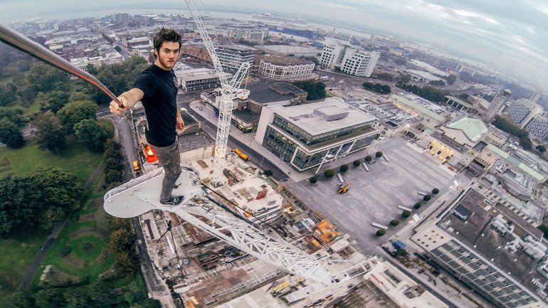 Las selfies matan 5 veces más que los tiburones