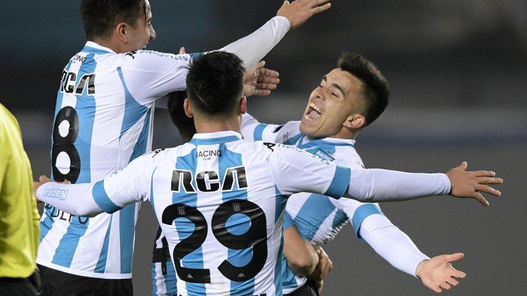 Acuña salió a los 45 minutos del ST para que la gente lo pudiera ovacionar