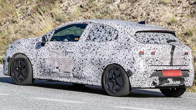 Renault Clio 2026, cazado en Europa en pruebas con camuflaje. Renault Clio 2026, cazado en Europa en pruebas con camuflaje.