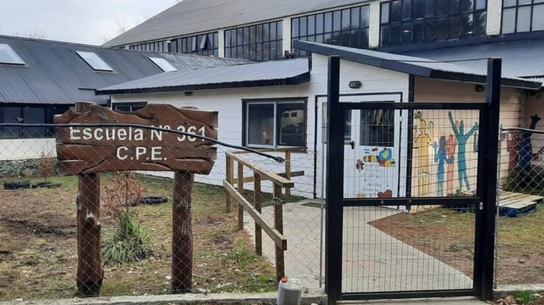 Con una inversión millonaria, provincia adjudicó las obras de una escuela y EPET en Villa La Angostura | LM Neuquen Con una inversión millonaria, provincia adjudicó las obras de una escuela y EPET en Villa La Angostura