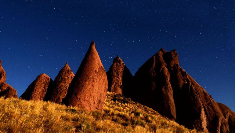 Lanzan caminata nocturna en el norte neuquino