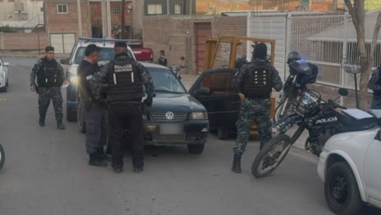 Un vivo bárbaro: cargó nafta, se fue sin pagar y fue demorado tras una persecución