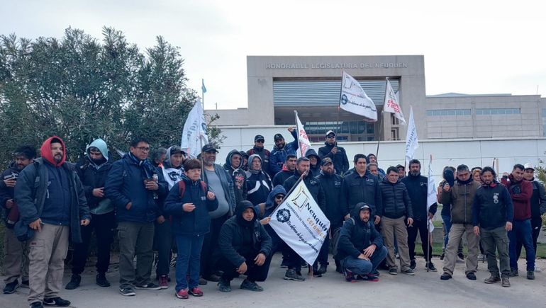 Cerámica Neuquén fue a la Legislatura para pedir la reconexión de luz