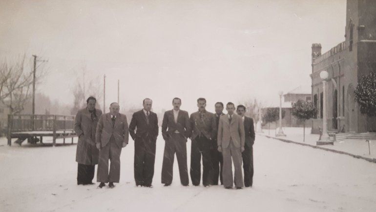 Una gran nevada en Neuquén. A la derecha se puede ver la Casa de Gobierno.
