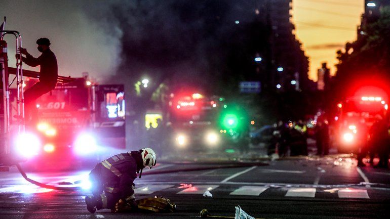 El momento de la explosión en la que murieron los bomberos