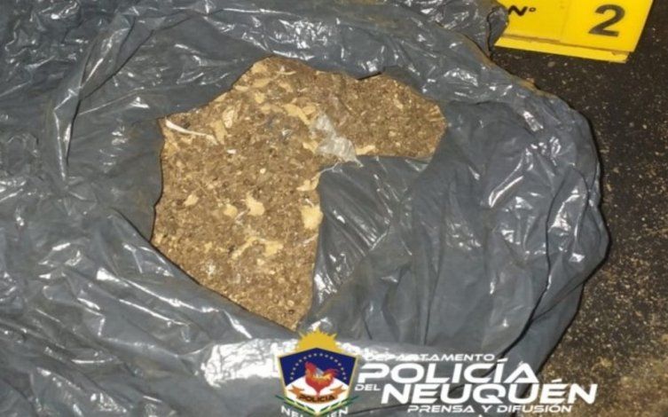 Detuvieron a una pareja con más de medio kilo de marihuana