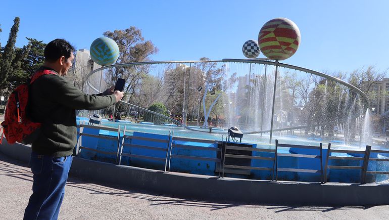 Aniversario de Neuquén | La Fuente de las bolas: origen, recuerdos y anécdotas de un hito neuquino