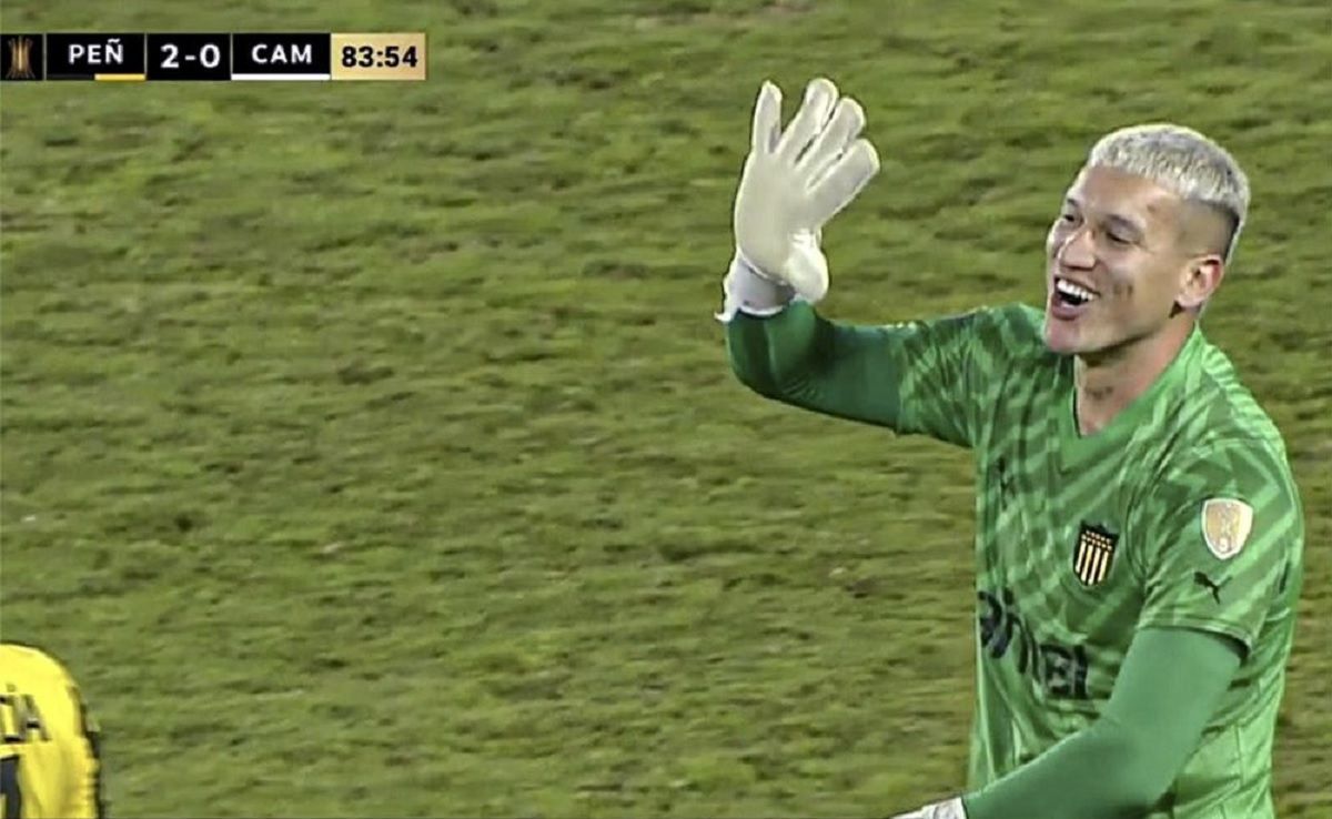 Muy picante: la cargada del arquero de Peñarol a Hulk en la victoria sobre Mineiro