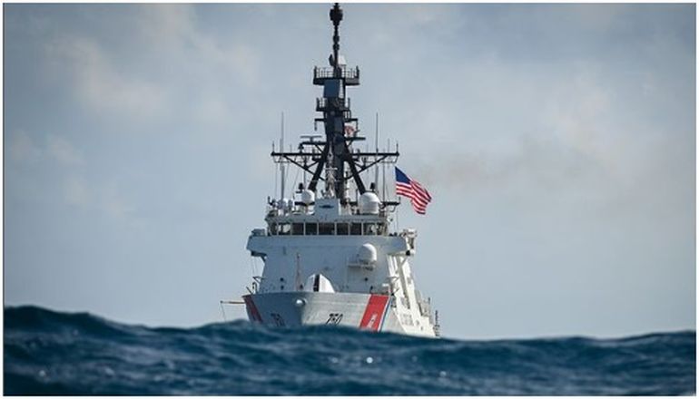 Un buque de la Guardia Costera de Estados Unidos en el Pacífico. Un buque de la Guardia Costera de Estados Unidos en el Pacífico.