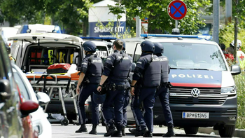 Según la cadena de radio estatal de Austria, el tiroteo fue efectuado por un estudiante. Según la cadena de radio estatal de Austria, el tiroteo fue efectuado por un estudiante.