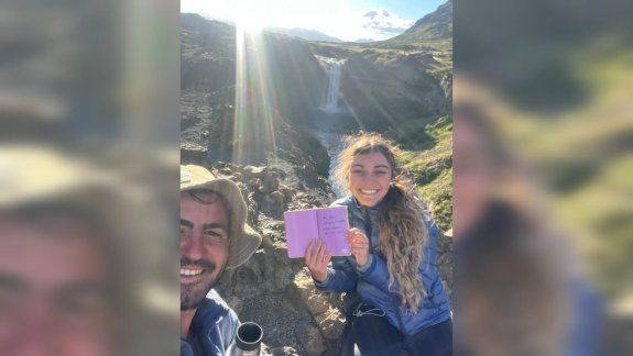 El mensaje viral que dejó una pareja en uno de los saltos neuquinos que conquistó el mundo
