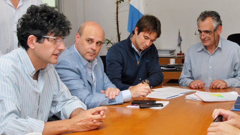 Juan Pablo Prezzoli y Gustavo Crisafulli firmaron una carta de intención. 
