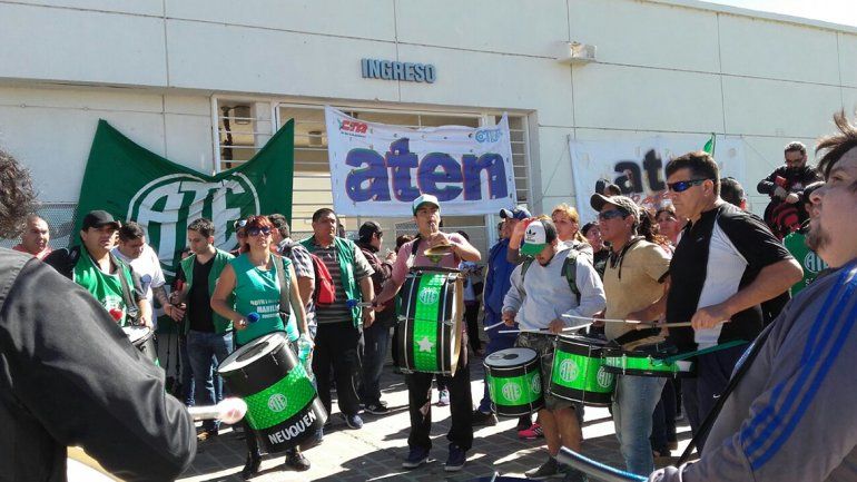 Investigadores de la UNCo y estatales movilizarán a la Legislatura