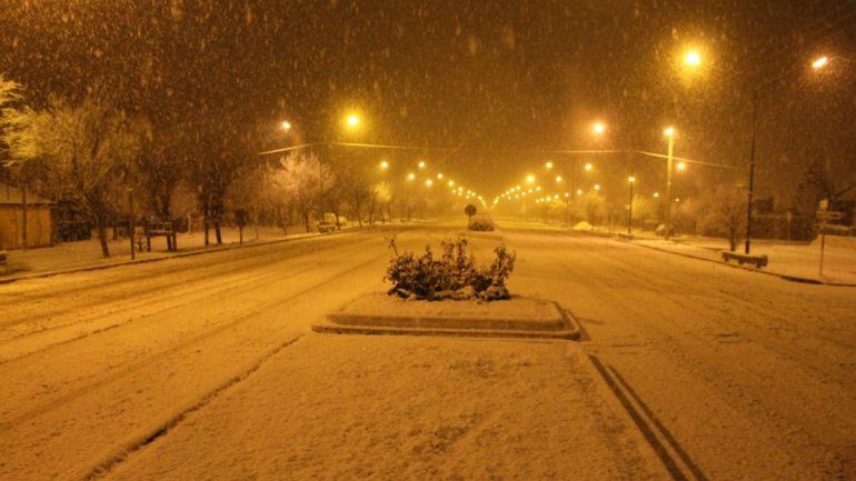 Las intensas nevadas y lluvias complican el tránsito en toda la provincia