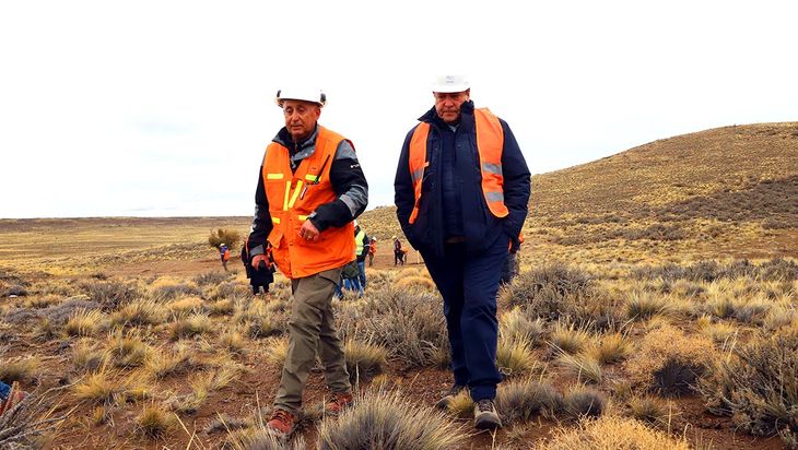 El gobernador Weretilneck recorrió Calcatreu y destacó el rigor técnico y la planificación del proyecto minero.