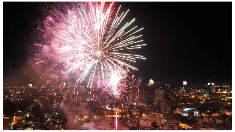 La gente que se opone al uso de pirotecnia pide más control en la ciudad.