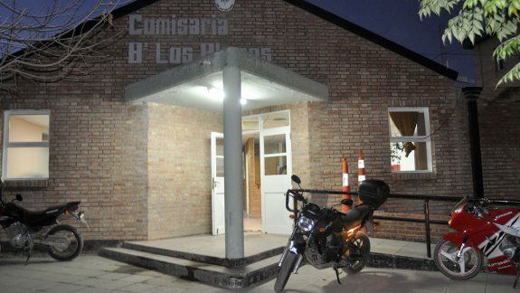 Un papá enojado le rompió un diente a golpes a un policía