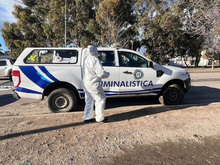 Tras la investigación de los peritos se conoció que el crimen había ocurrido hace tres meses. Tras la investigación de los peritos se conoció que el crimen había ocurrido hace tres meses.