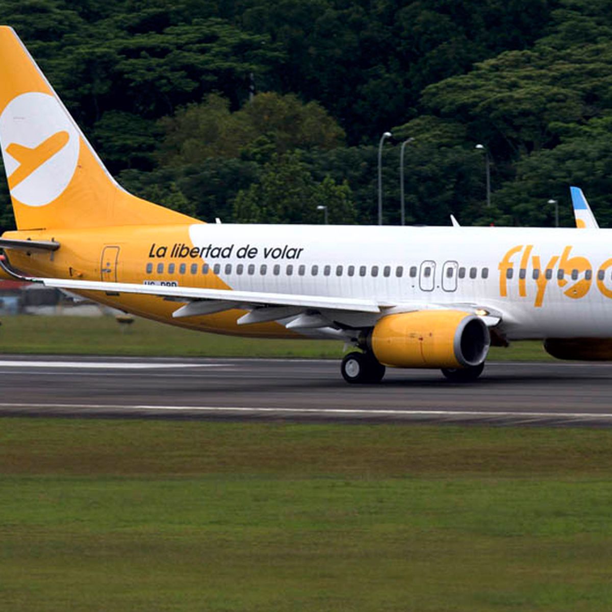 Por mal tiempo, Flybondi no pudo aterrizar en el aeropuerto de El Palomar