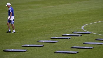 durante dos dias velan en la afa los restos de alejandro sabella durante dos dias velan en la afa los restos de alejandro sabella