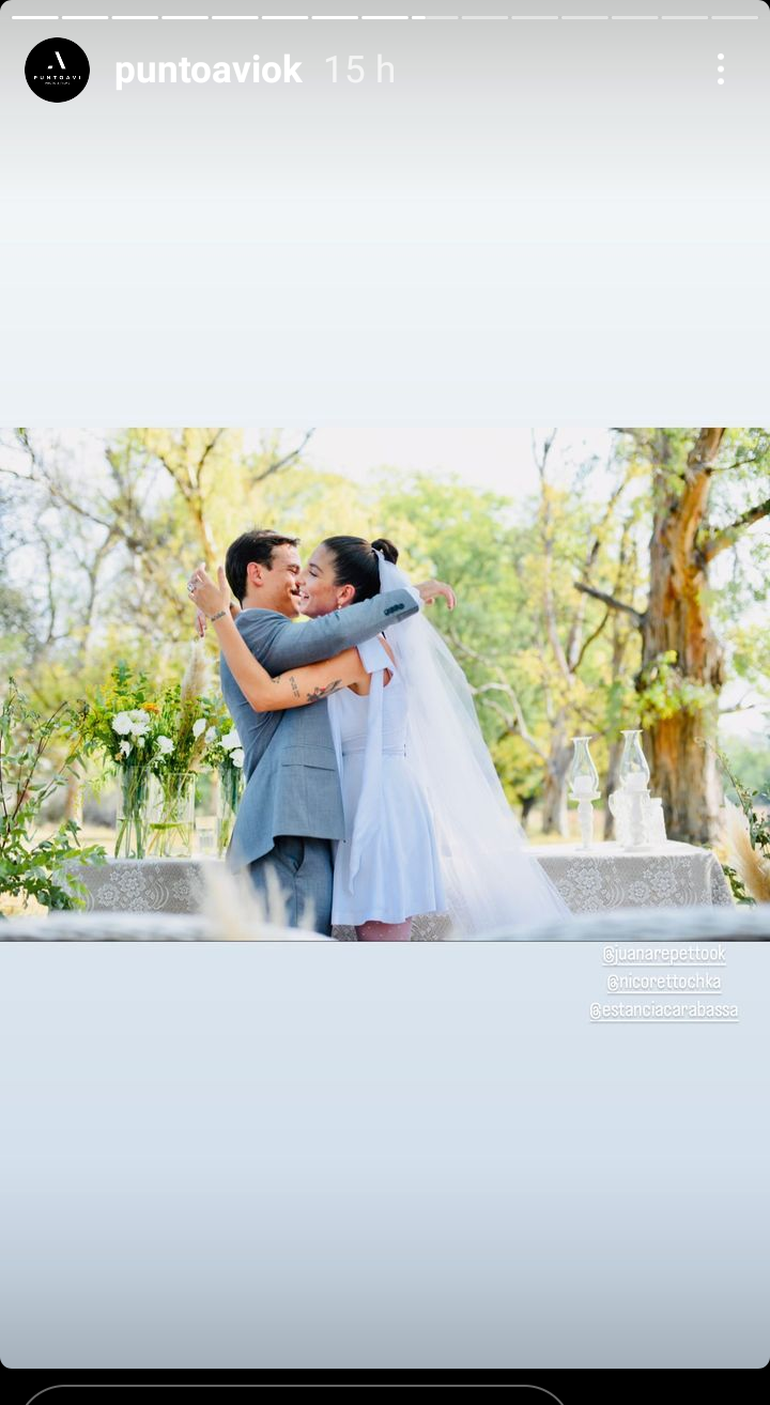 Los novios, felices, capturados por Puntoavi.
