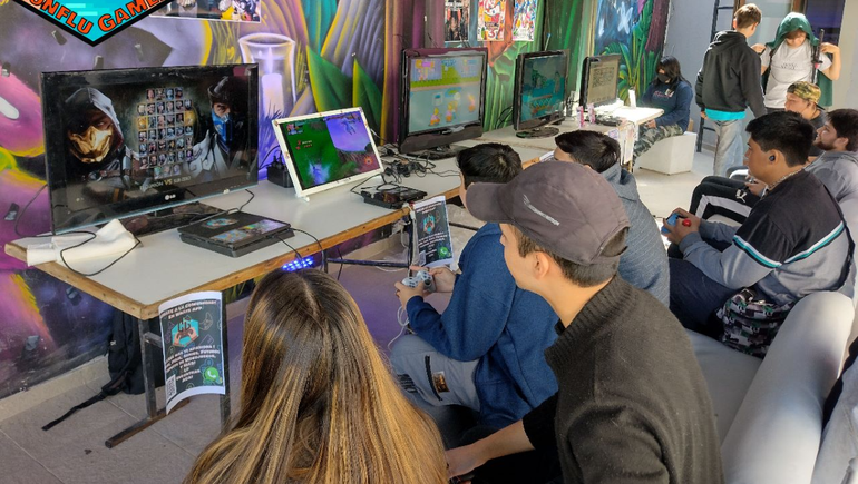 Actividad de Conflugamer en un merendero de Neuquén.