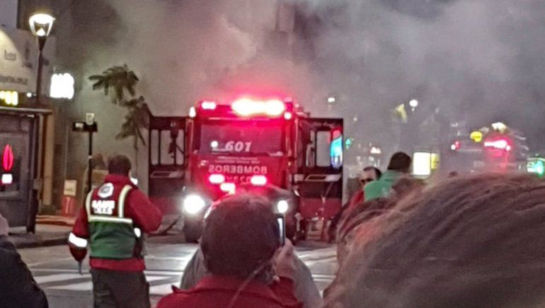 Dos muertos por impresionante explosión en una perfumería de Buenos Aires
