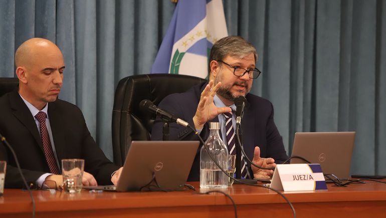 Veredicto en el juicio por estafa con planes sociales. El juez Juan Guaita abrió la jornada describiendo los hechos. Veredicto en el juicio por estafa con planes sociales. El juez Juan Guaita abrió la jornada describiendo los hechos.