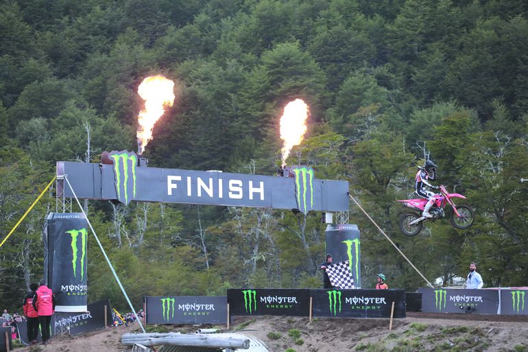 El Mundial de Motocross volvió a VIlla La Angostura después de dos años y fue una fiesta. Ya tiene cita para volver en 2023. El Mundial de Motocross volvió a VIlla La Angostura después de dos años y fue una fiesta. Ya tiene cita para volver en 2023.