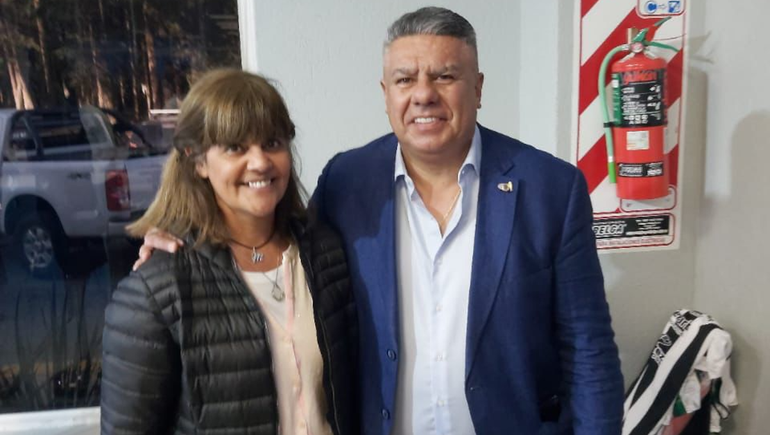 Mónica Del Río y la foto con Claudio Tapia.&nbsp;