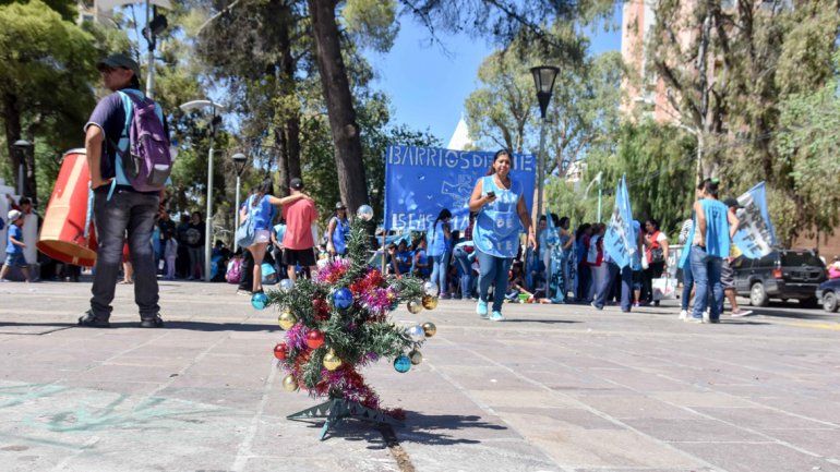 Organizaciones políticas reclamaron un bono navideño para unas 2 mil familias