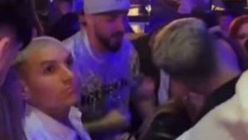 con la china en argentina, mauro icardi ¿a los besos con otra mujer? con la china en argentina, mauro icardi ¿a los besos con otra mujer?