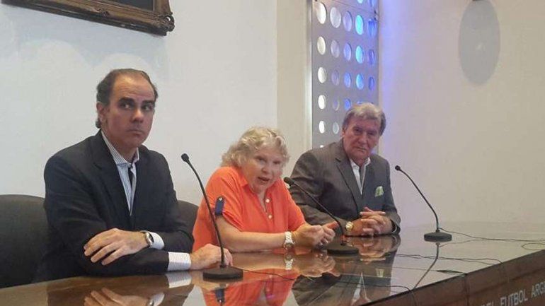 Alicia López fue presentada por Armando Pérez en calle Viamonte.