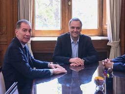 Weretilneck viajó a Buenos Aires para reunirse con Santilli y Adorni. Weretilneck viajó a Buenos Aires para reunirse con Santilli y Adorni.