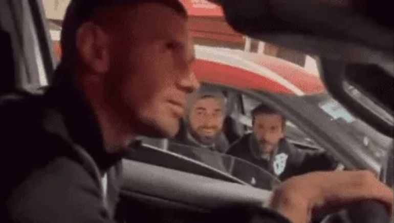 El curioso cruce entre Maravilla Martínez y dos hinchas tras eliminar a Vélez de la Libertadores: Me vuelvo loco