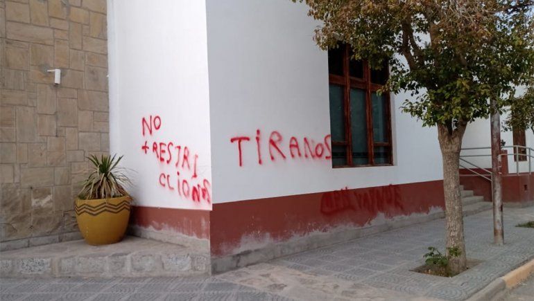 El intendente de Chos Malal denunció amenazas por las restricciones