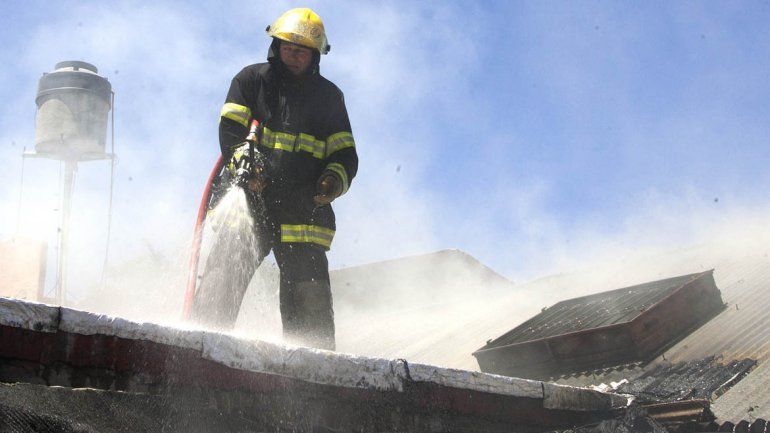 Bomberos voluntarios neuquinos luchan por tener obra social