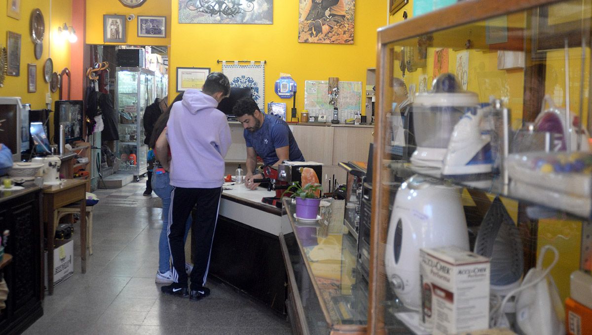 Compraventa de Segundamano: historias de los se deshacen por necesidad y los que renuevan su hogar
