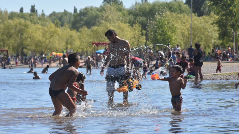 Los neuquinos disfrutaron de los balnearios en el comienzo del año