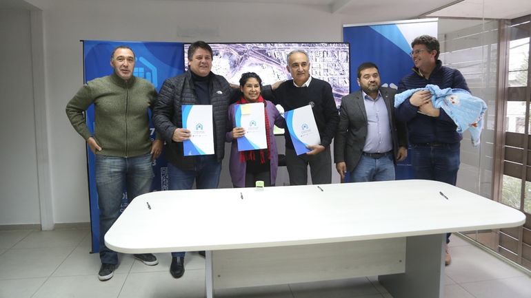 Mariano Gaido entregó 195 lotes con servicio.