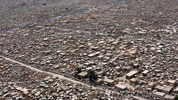 El argentino recorrió distintas regiones de Irak y aseguró que el cementerio de Wadi al-Salam fue la experiencia más impactante de todo el viaje. El argentino recorrió distintas regiones de Irak y aseguró que el cementerio de Wadi al-Salam fue la experiencia más impactante de todo el viaje.