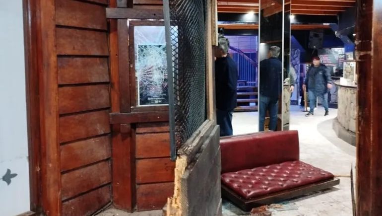 Violento ataque con hachas, machetes y palos en un boliche de Villa La Angostura