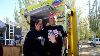 llegaron a neuquen despues de 11 dias de viaje, se enamoraron de la ciudad y abrieron su propio foodtruck de comida venezolana llegaron a neuquen despues de 11 dias de viaje, se enamoraron de la ciudad y abrieron su propio foodtruck de comida venezolana